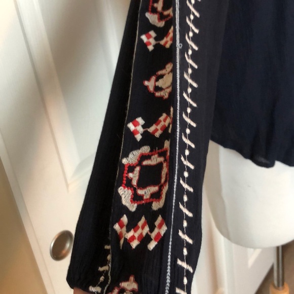 Abercrombie and Fitch Peasant Top - Picture 6 of 7